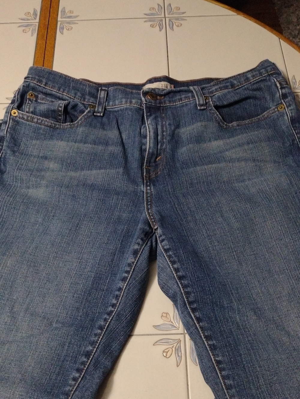 Levi's 515 Women's Boot Cut Jeans in Faded Blue Wash